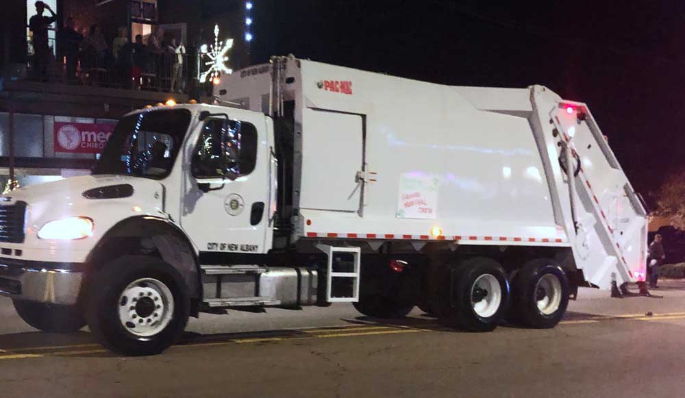 Scenes of New Albany Christmas Parade 2022 NEMiss.NEWS